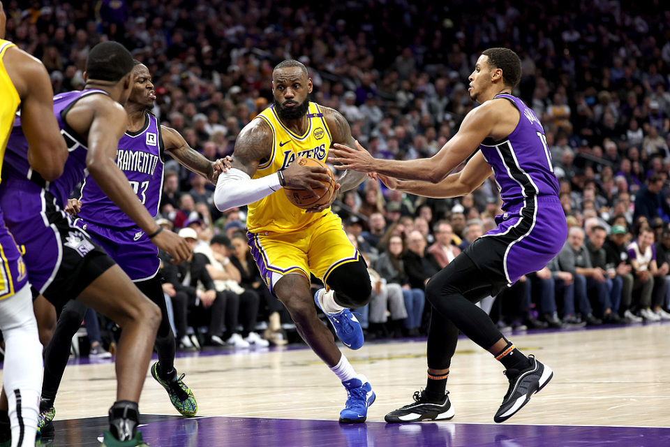 詹姆斯赛事官方发布关键助攻新规，德国队争议不断！